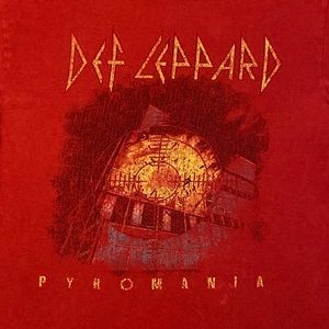 DEF LEPPARD BAND men T-shirt size Small